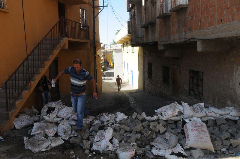 Silvan'da sokaklar savaş alanına döndü