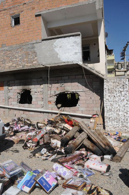 Silvan'da sokaklar savaş alanına döndü