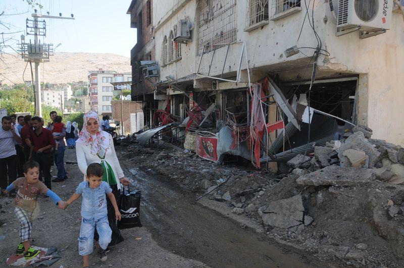 Silvan'da sokaklar savaş alanına döndü