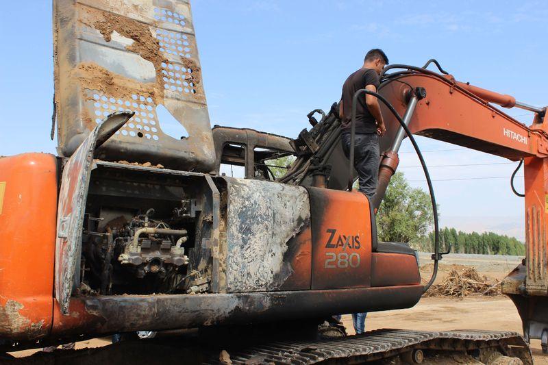 PKK Muş'ta iş makinesi yaktı