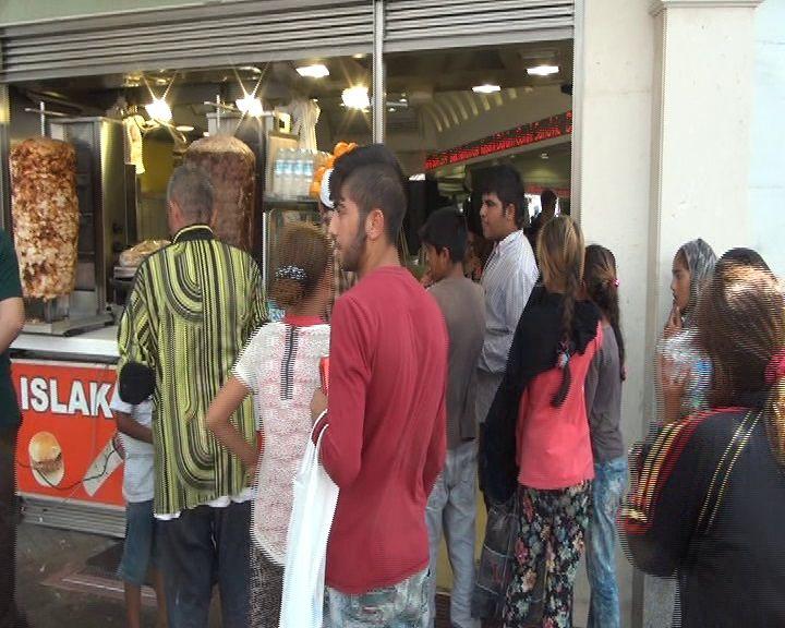 35 çocuğa döner ısmarladı, parayı ödemeden kaçtı