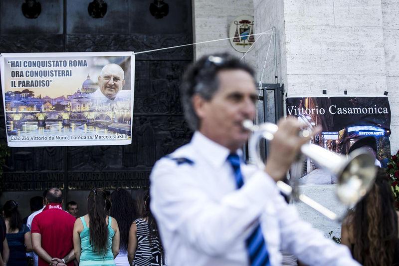 İtalya'da mafya babasına filmleri aratmayan cenaze töreni