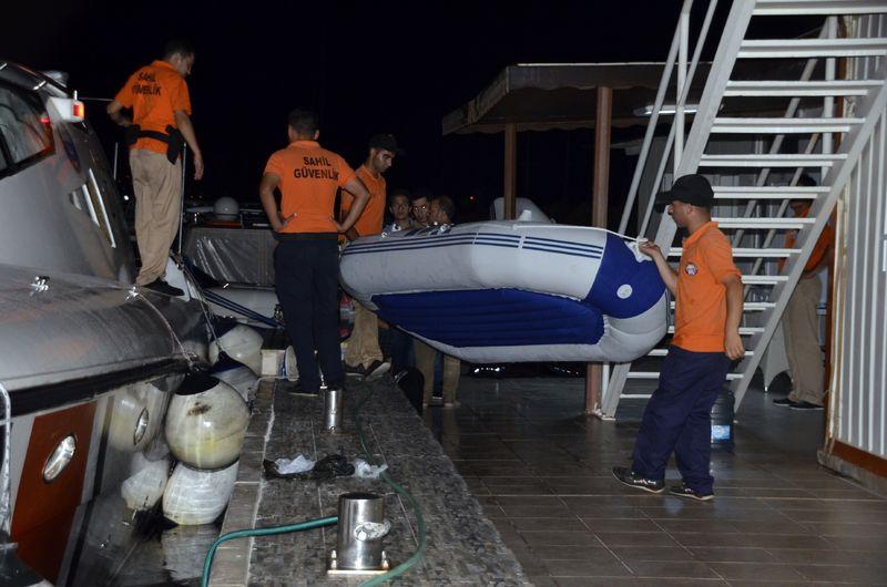 Bodrum'da kaçakları taşıyan tekne battı:1 ölü