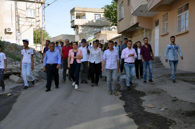 Sebahat Tuncel canlı kalkanları ziyaret etti