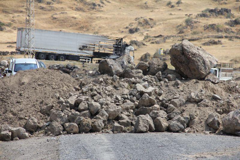 Ağrı'da PKK'ya karşı hendekle önlem alındı