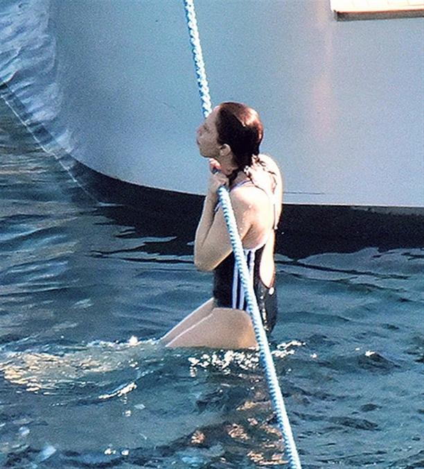 Sertab Erener barfiks çekti