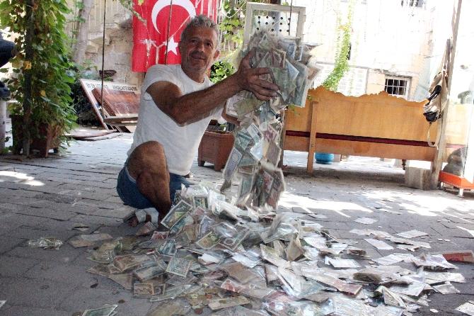 Gaziantepli inşaat işçisi para koleksiyonuyla meydan okudu