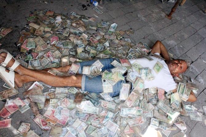 Gaziantepli inşaat işçisi para koleksiyonuyla meydan okudu