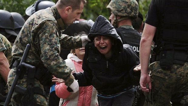 Makedonya Yunanistan'dan gelen göçmenleri kabul etti