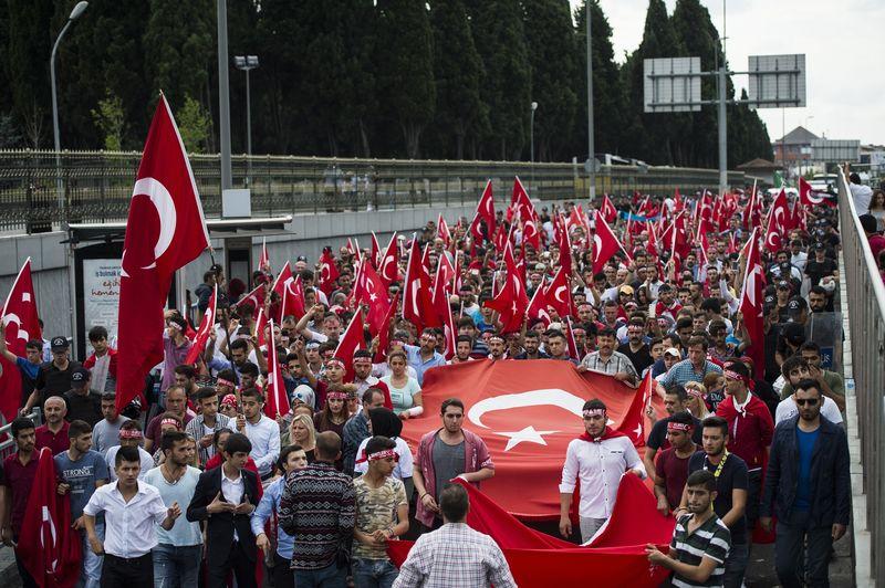Türkiye'nin dört bir yanında şehitler için yürüdüler