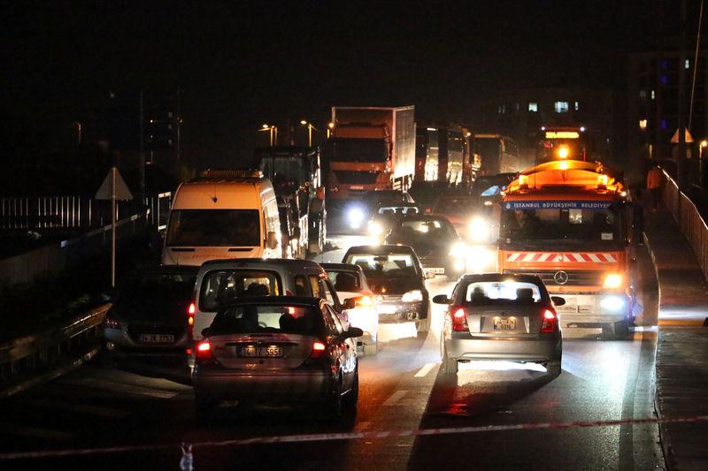 Okmeydanı'nda piknik tüpüne bağlı pankart korkuttu