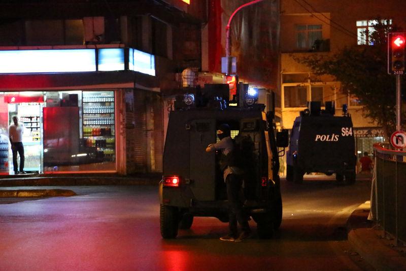 Okmeydanı'nda piknik tüpüne bağlı pankart korkuttu