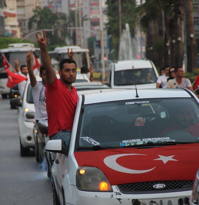 Türkiye'nin dört bir yanında şehitler için yürüdüler