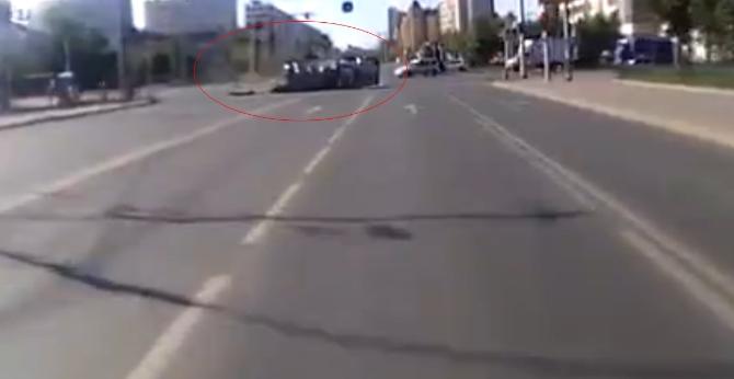 Kamyon devrildi: Rus askerler yola saçıldı