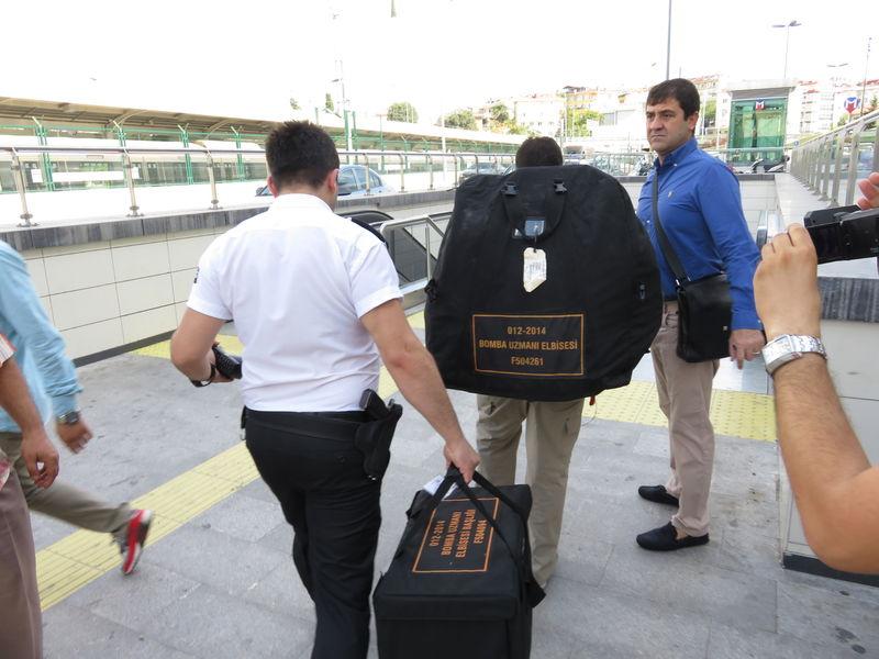 Ayrılıkçeşme metro durağında şüpheli paket paniği