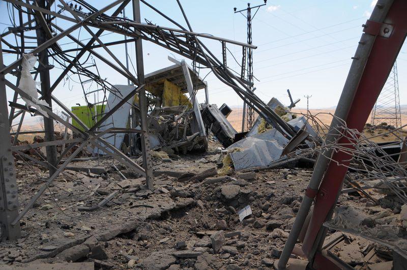 PKK'lı teröristlerden baz istasyonlarına saldırı