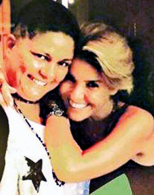 İzel Çeliköz saçını kazıttı