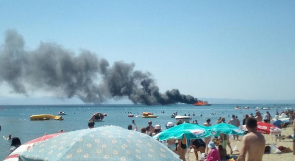 Ayvalık'ta tur teknesi cayır cayır yandı İZLE