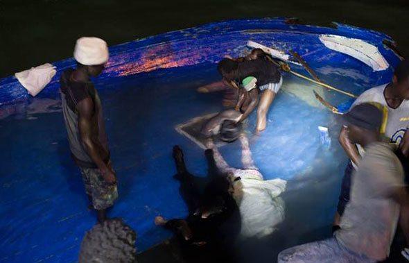 Batan göçmen teknesinde nefes karşılığında para istendi