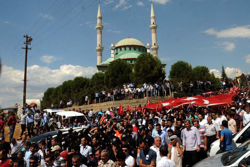Diyarbakır şehidine memleketinde son görev