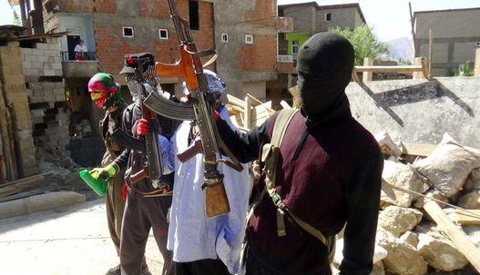 Hakkari'de barikat kuran teröristlere operasyon
