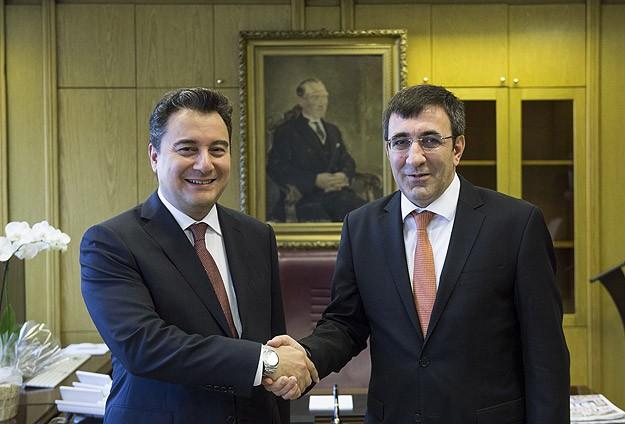 Ali Babacan görevini devretti