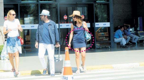 Beren Saat'in karnı iyice belirginleşti