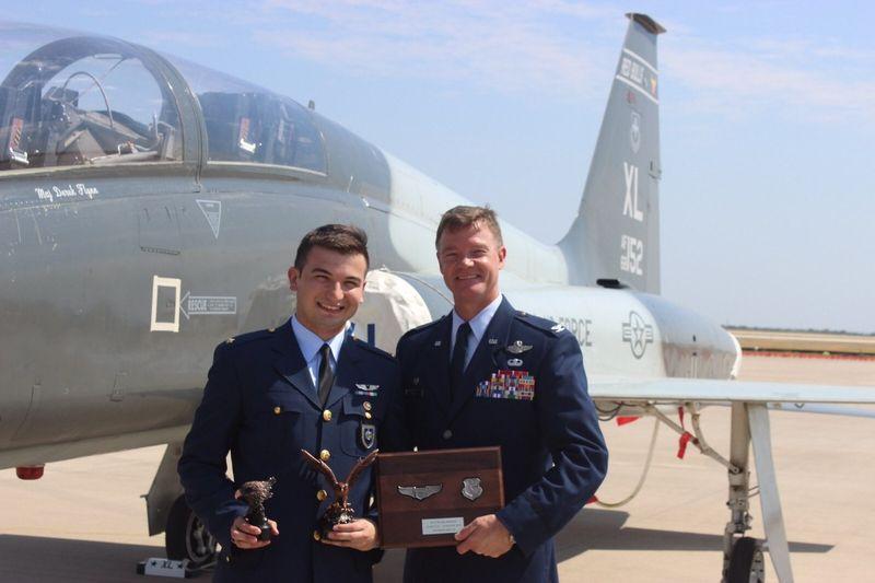 NATO'da eğitim gören Türk savaş pilotunun büyük başarısı