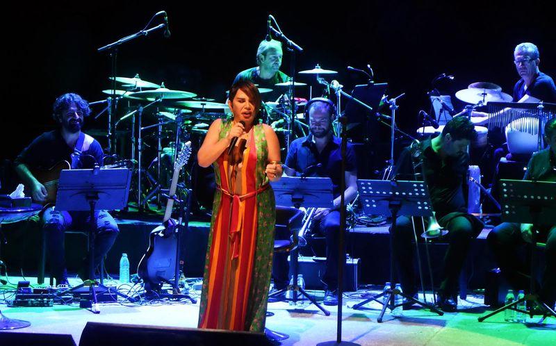 Sezen Aksu'dan savaş çıkışı