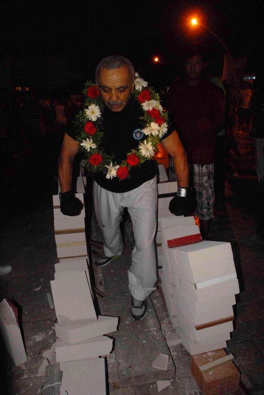 Muğla'da beton blok kırma rekoru denemesi