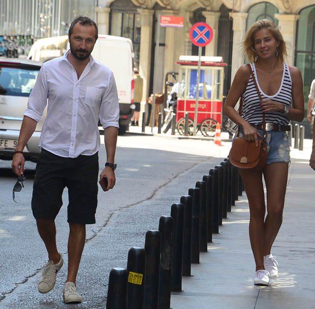 Burcu Esmersoy sevgilisiyle Asmalımescit'te