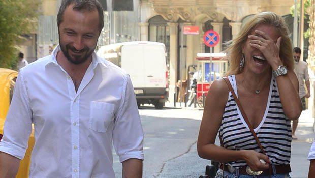 Burcu Esmersoy sevgilisiyle Asmalımescit'te