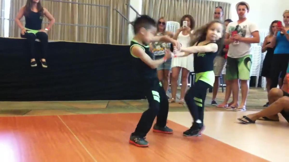 Genç salsacılar danslarıyla büyüledi