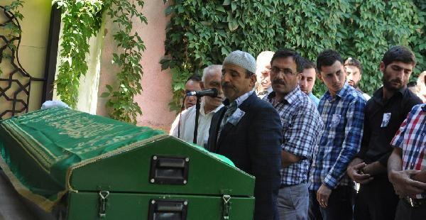 İmam baba oğlunun cenaze namazını kıldırdı