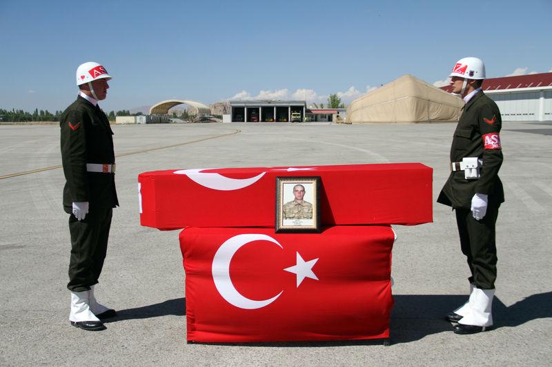 Hakkari şehidine dualarla veda edildi