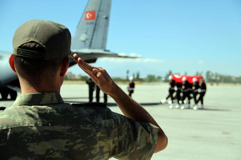 Hakkari şehidine dualarla veda edildi