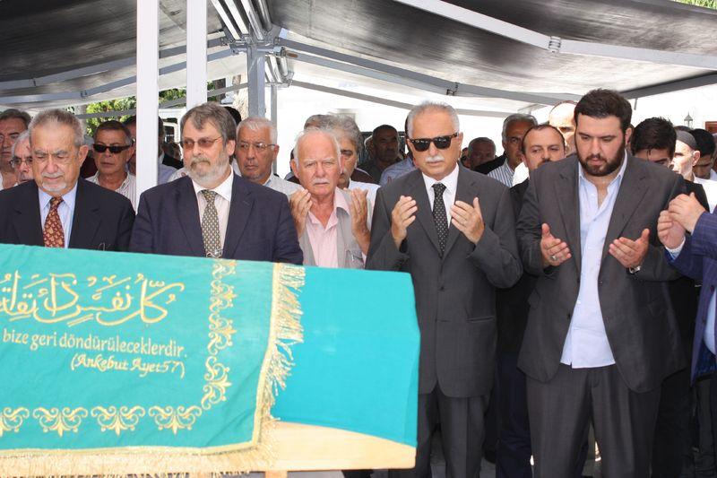 Osmanlı şehzadesinin annesi son yolculuğuna uğurlandı