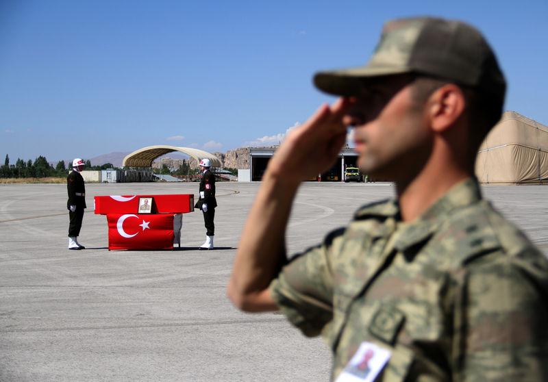 Hakkari şehidine dualarla veda edildi