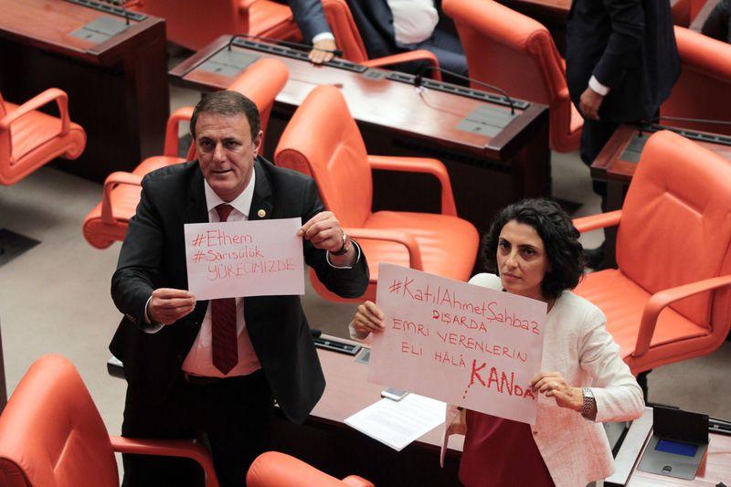 CHP'lilerden tezkere görüşmelerinde Sarısülük eylemi