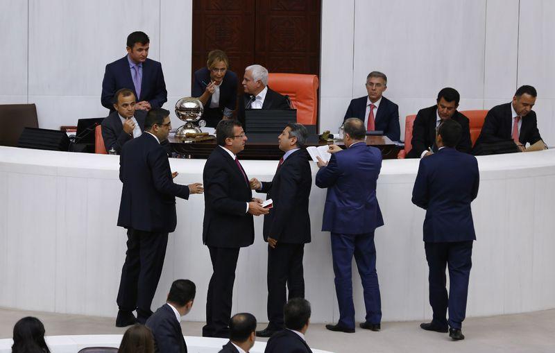 Meclis'te yemin krizi yaşandı