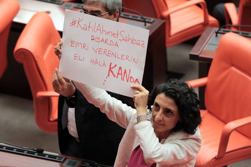 CHP'lilerden tezkere görüşmelerinde Sarısülük eylemi