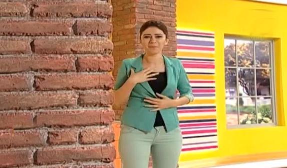 Azerbaycanlı spiker canlı yayında depremden korktu