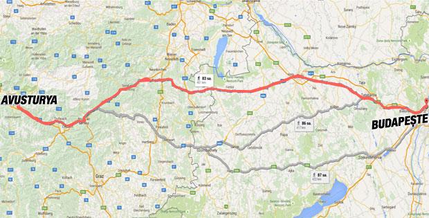 Macaristan'da bekletilen mülteciler Avusturya'ya yürüyor