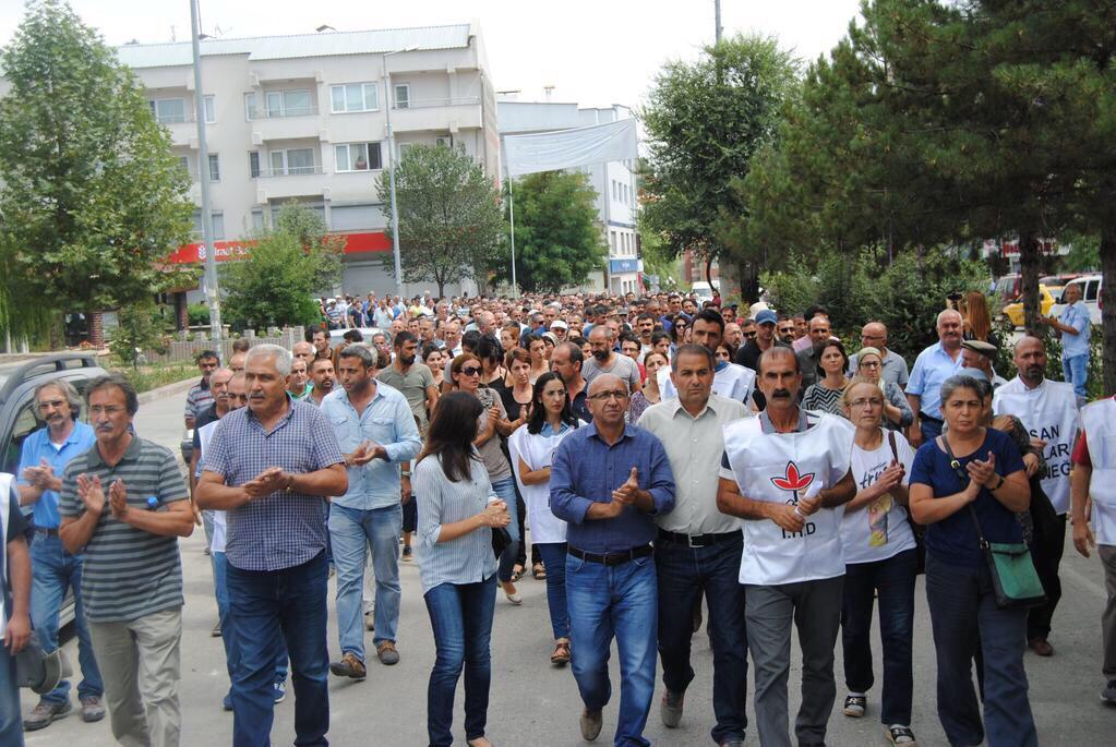 PKK için yürüyen Tunceli barış mı istiyor