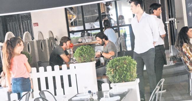 Kıvanç Tatlıtuğ küçük hayranını görmezden geldi