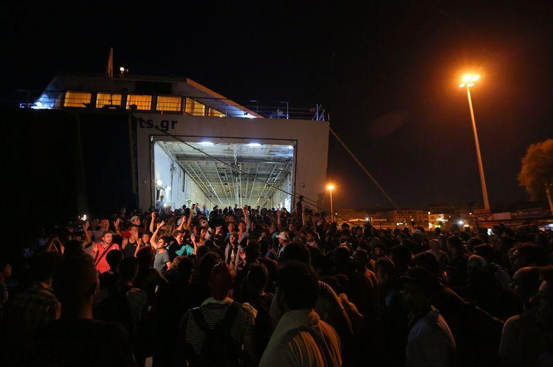 Midilli'de sığınmacılar isyan etti