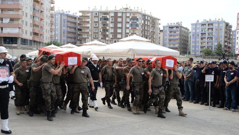 Diyarbakır şehitleri için tören düzenlendi