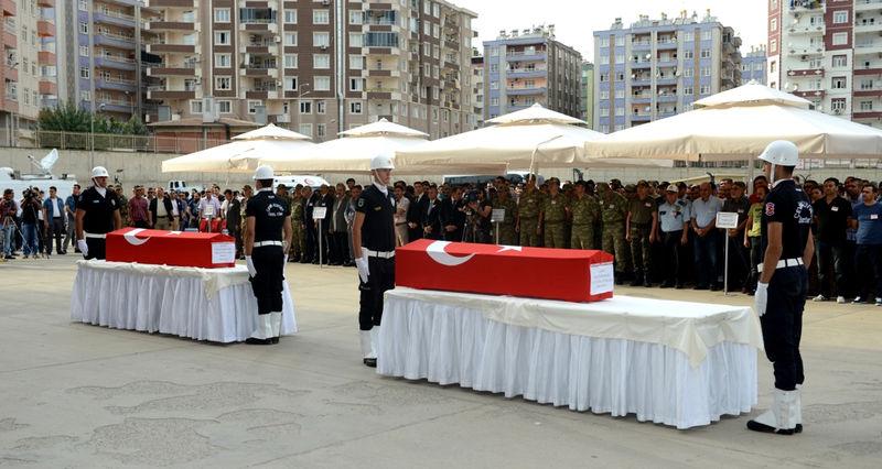 Diyarbakır şehitleri için tören düzenlendi