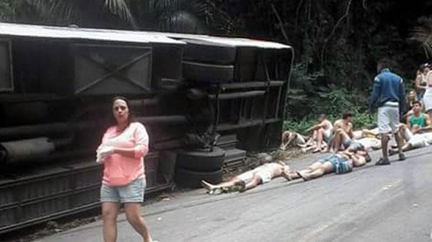Brezilya'da otobüs uçuruma yuvarlandı