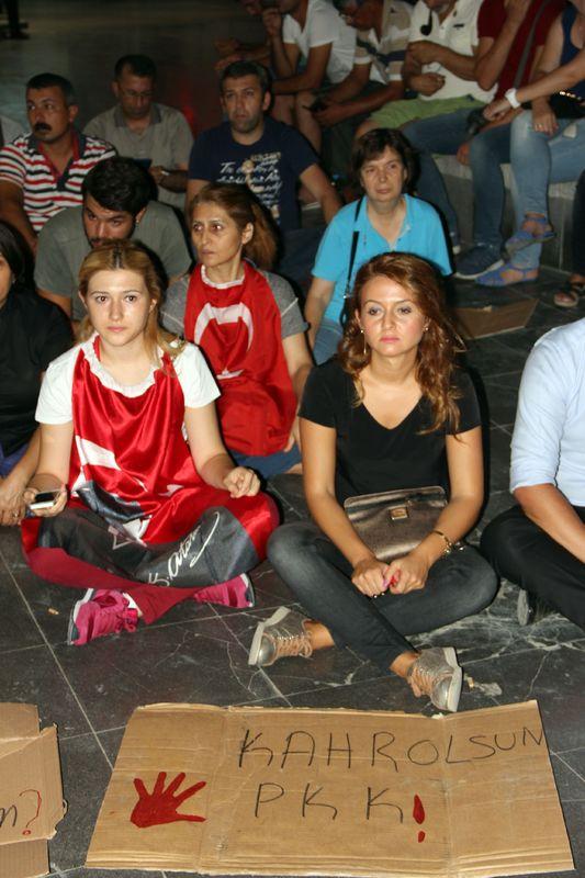 Yurt genelinde teröre tepki gösterileri düzenlendi